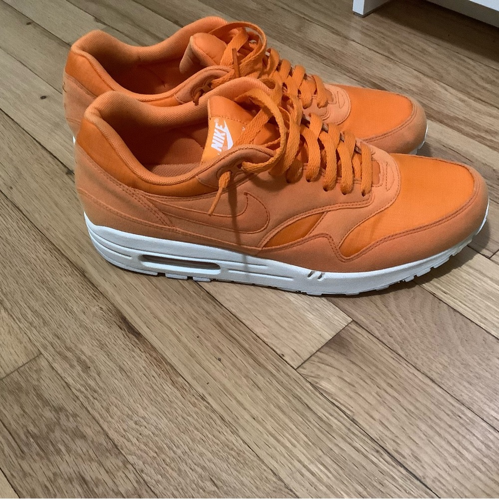 Air max 1s mardarians. No box used!!! Will negotiate. Need to sell! Offers?